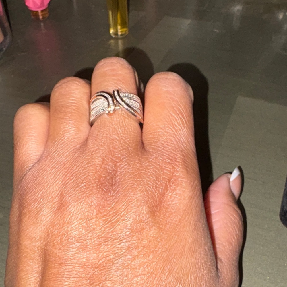 Kay’s Chic Silver Women's Ring with Bow Design